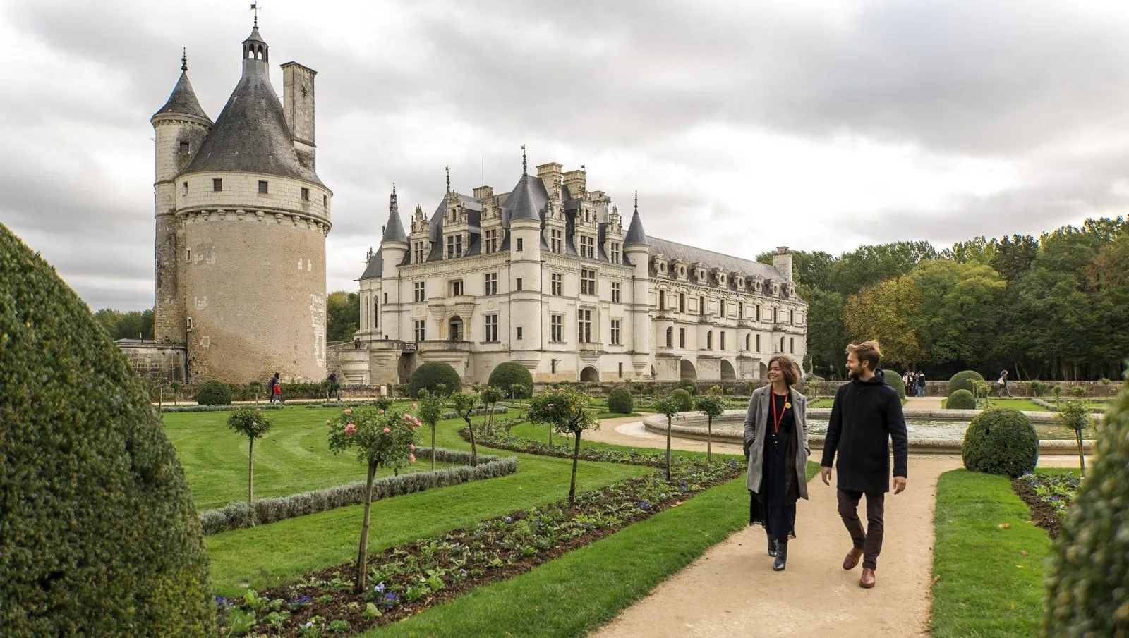 Visitors walking the garden paths beside Château de Chenonceau